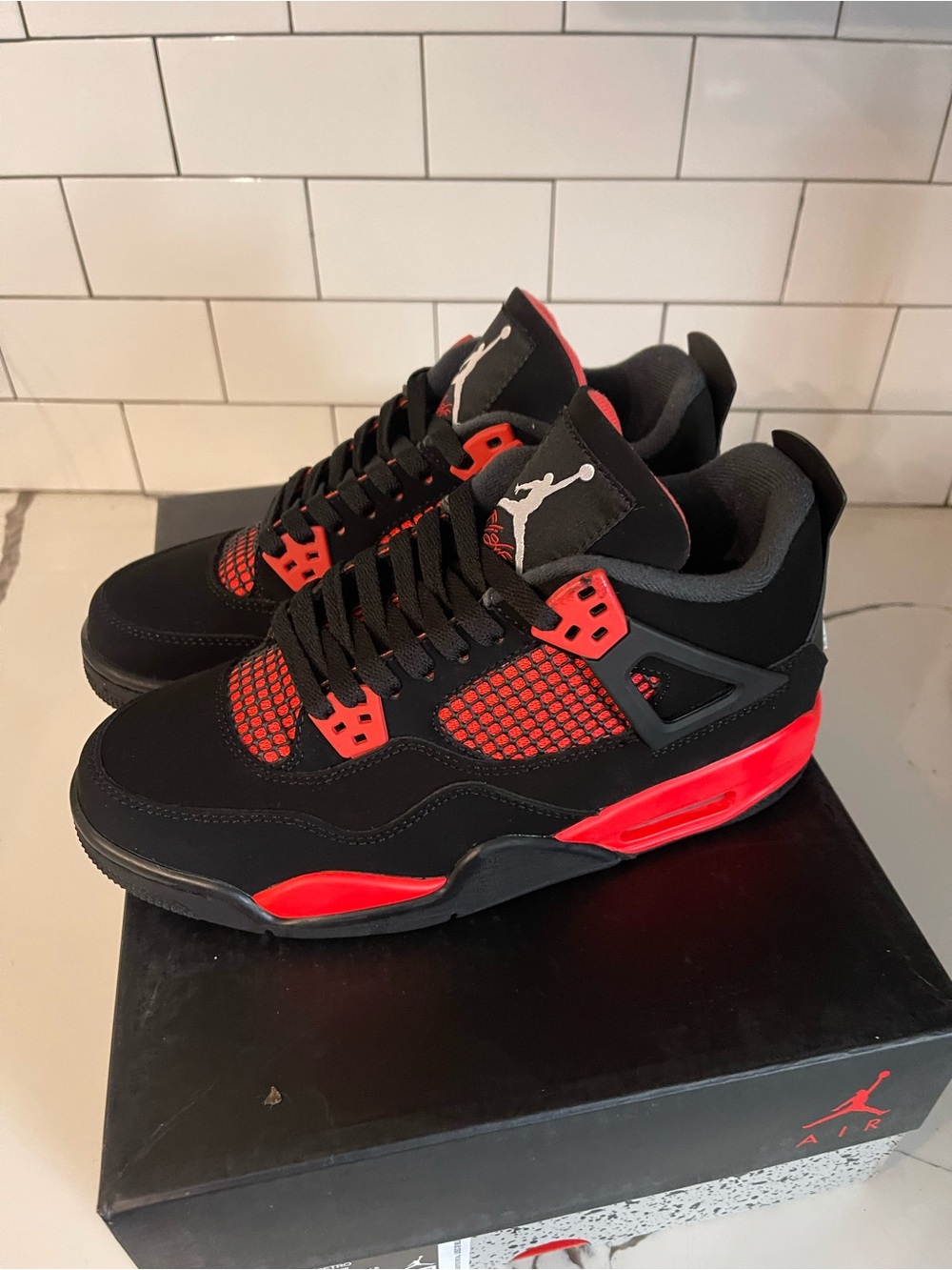 Men’s Retro 4 Red Thunder Size 6.5. - Picture 6 of 8